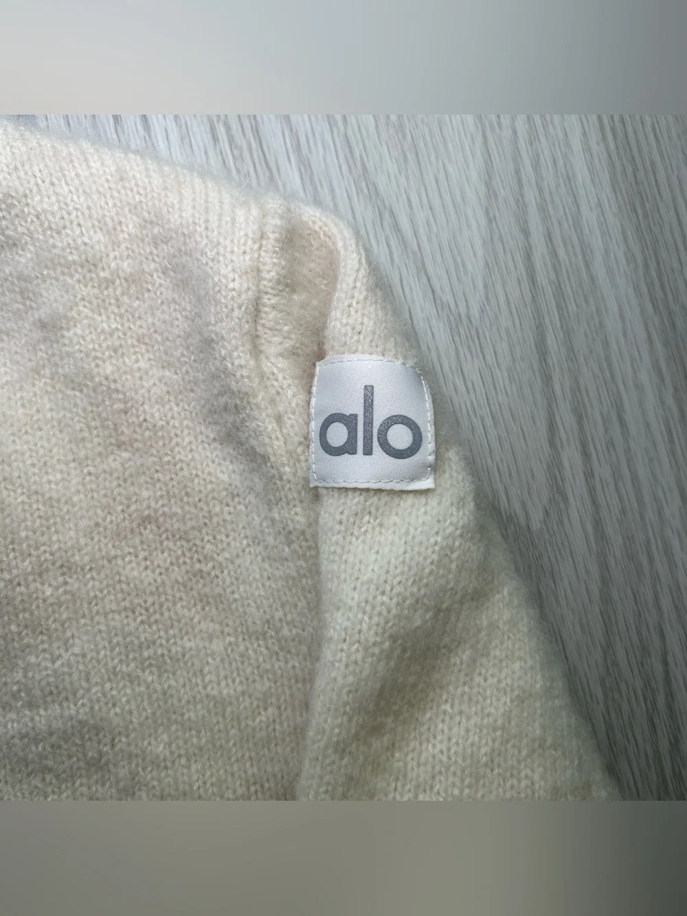 Alo Yoga Wool Cashmere New Class Oversized V-Neck Sweater Women’s XS MSRP $328